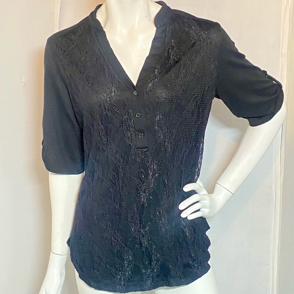 Black Lace-Detail V-Neck Buttoned pullover Blouse